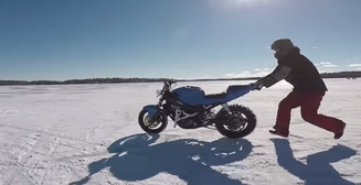 Эпичное видео: байк-беспилотник удирает от мотоциклиста