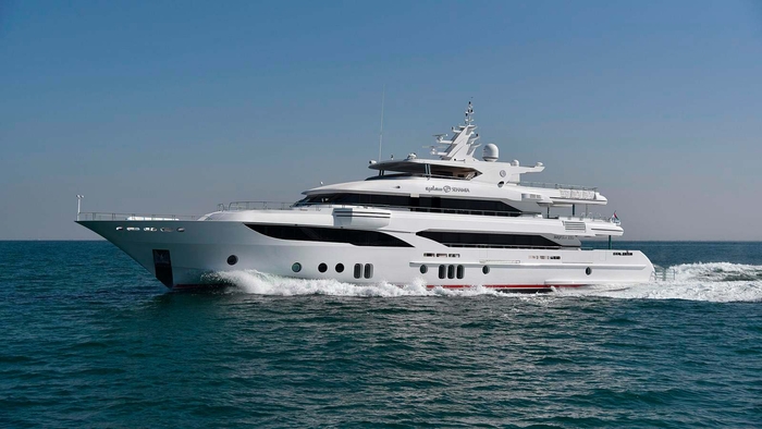 Majesty 155 Sehamia: плавучий дворец с драгоценными камнями Majesty 155 Sehamia: плавучий дворец с драгоценными камнями