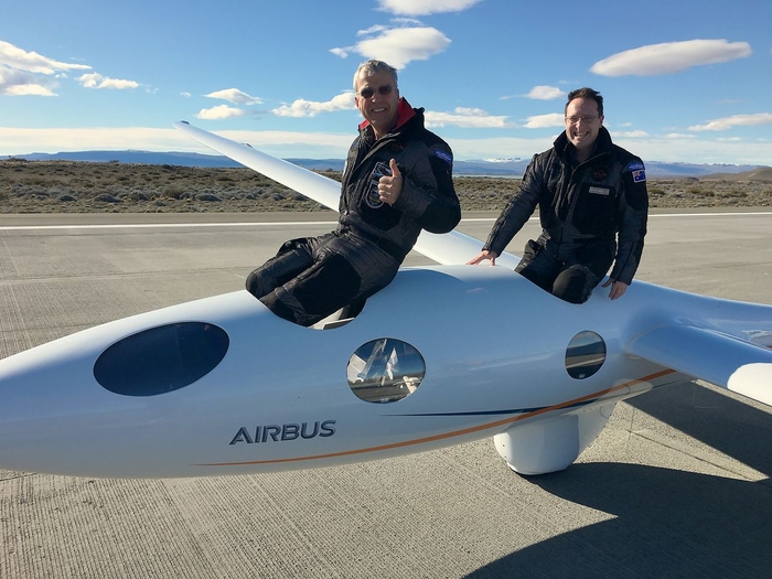 Без двигателей на высоте 15,9 км: планер побил мировые рекорды