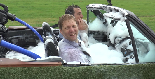 Водогон: BMW 3 превратили в джакузи с багажником-грилем