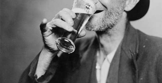 Почему пиво делает мужчину счастливым — ученые