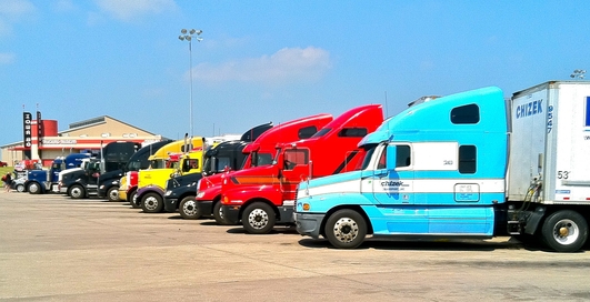 Уровень Бог: крутой ролик с парковкой 13-метровой фуры