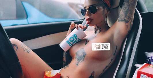 Красотка дня: британская тату-модель Эллис Купер