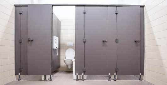 Там не садиться: какой унитаз в общественном туалете самый грязный