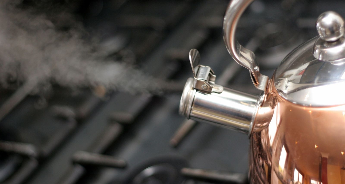 Как очистить чайник с помощью столового уксуса