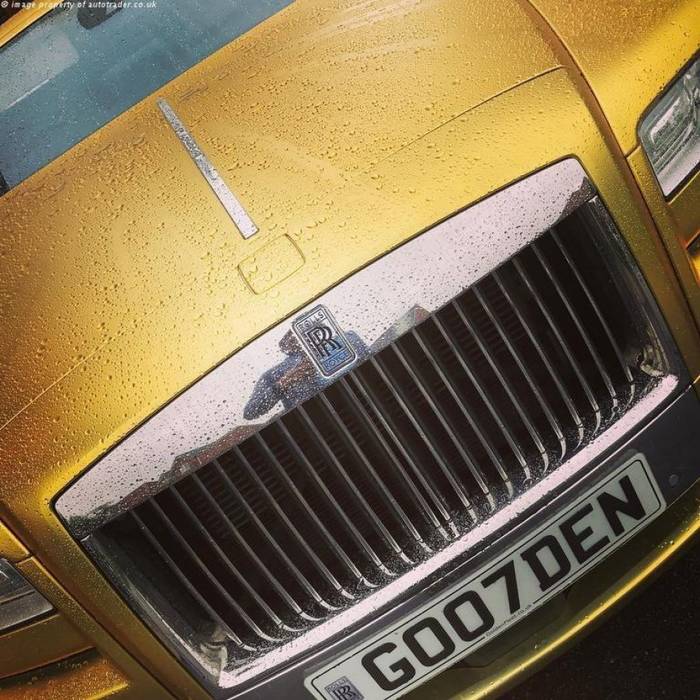 Валюту не предлагать: золотой Rolls-Royce Ghost за 16 биткоинов