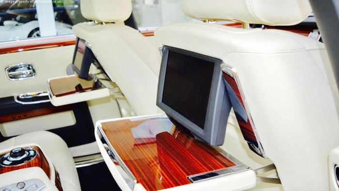 Валюту не предлагать: золотой Rolls-Royce Ghost за 16 биткоинов