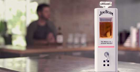 Умная бутылка от Jim Beam, с которой можно напиваться и общаться