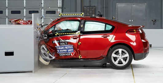 С мертвыми и живыми: 5 самых безбашенных краш-тестов