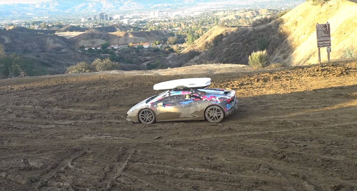 Месиво: 800-сильный Lamborghini Huracan гоняет по грязи