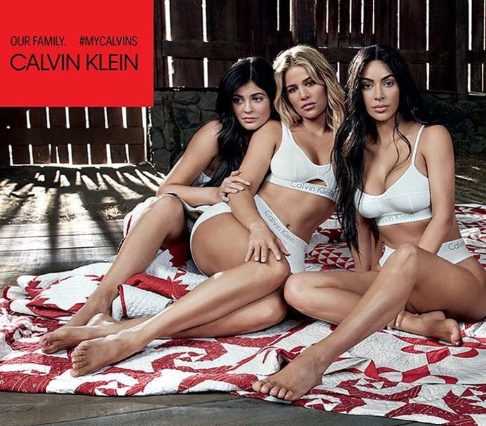 В трусах Calvin Klein: все 5 сестер Кардашян разделись в новой рекламе