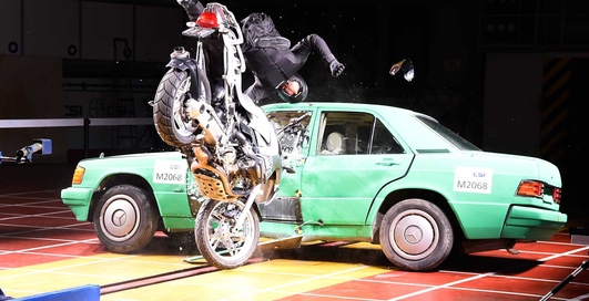 Авто и мото: 7 самых небанальных краш-тестов
