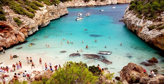 Для лежебок та фанатів моря: 5 найкращих пляжів Іспанії