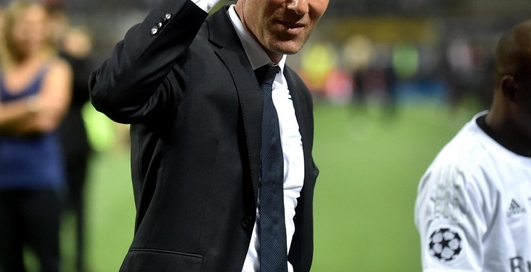 Стиляги в футболе: 10 самых красиво одевающихся тренеров