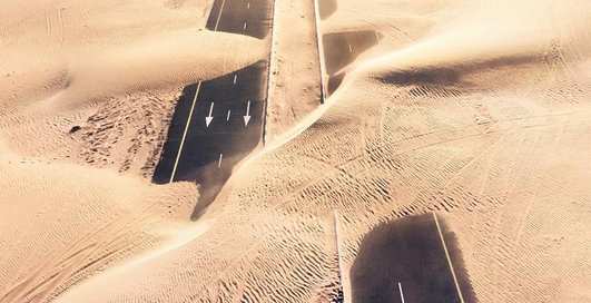 Работали зря: 21+ фото о том, как пустыня побеждает труд человека