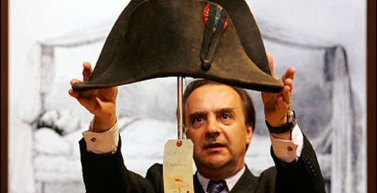 Легендарную "двууголку" Наполеона продали за 280 тысяч евро