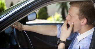 Ученые выяснили, почему водителей клонит на сон за рулем