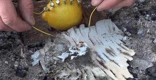Полезный лайфхак: как развести костёр с помощью лимона