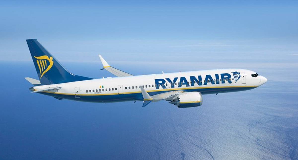 Лоукостер Ryanair распродает авиабилеты из Киева в Европу