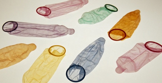 Америка в опасности: люди стирают презервативы и используют их повторно