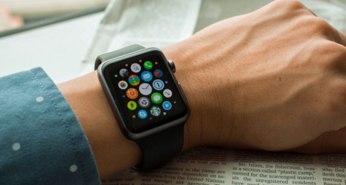 Умные часы Apple Watch 3 впервые взломали
