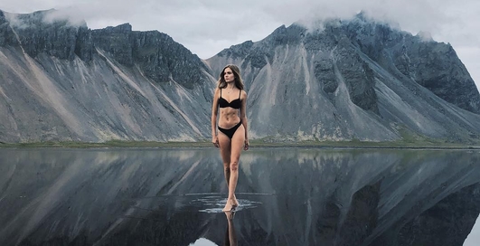 Обаятельная Жозефин Скривер на фоне красот Исландии