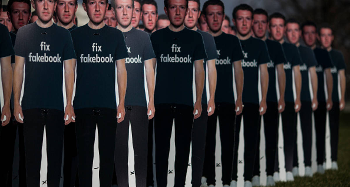 Молодые люди массово удаляют Facebook