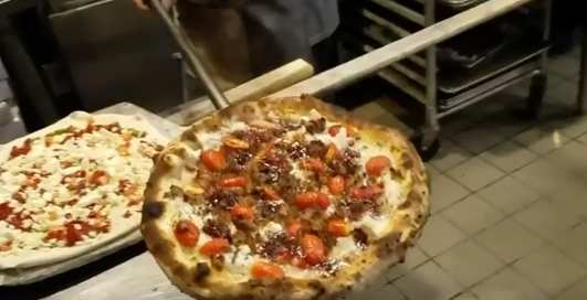 Искусственный интеллект придумал рецепты пиццы: их приготовили
