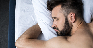 Ученые назвали самую вредную позу для сна