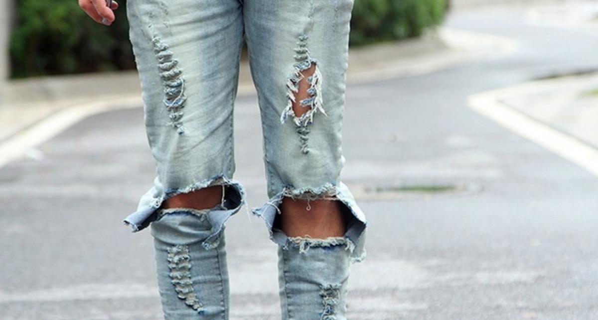 Как правильно порвать джинсы, чтобы выглядеть модным