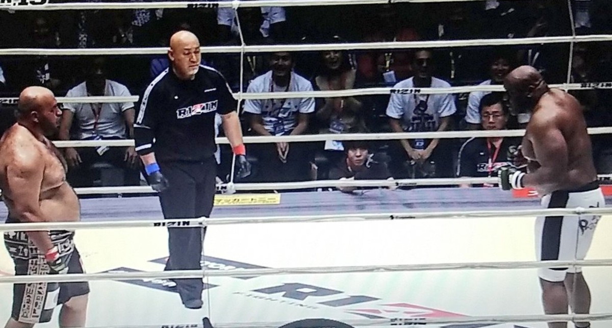 Новый мем: Бойцы MMA устали драться и начали бороться взглядами