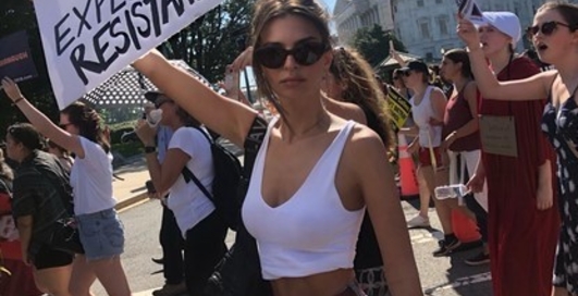 В США арестовали сексуальную модель Эмили Ратаковски