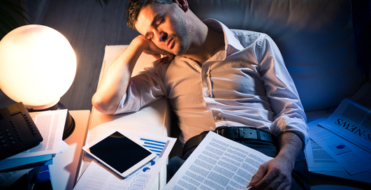 Как сработаться с начальником-трудоголиком