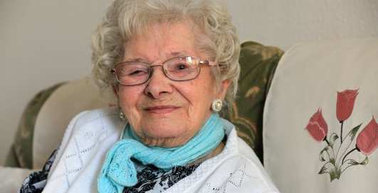 Секрет долголетия: старушка дожила до 101 года благодаря алкоголю