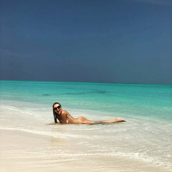 Голая Оля Полякова показала фото с отдыха на Мальдивах