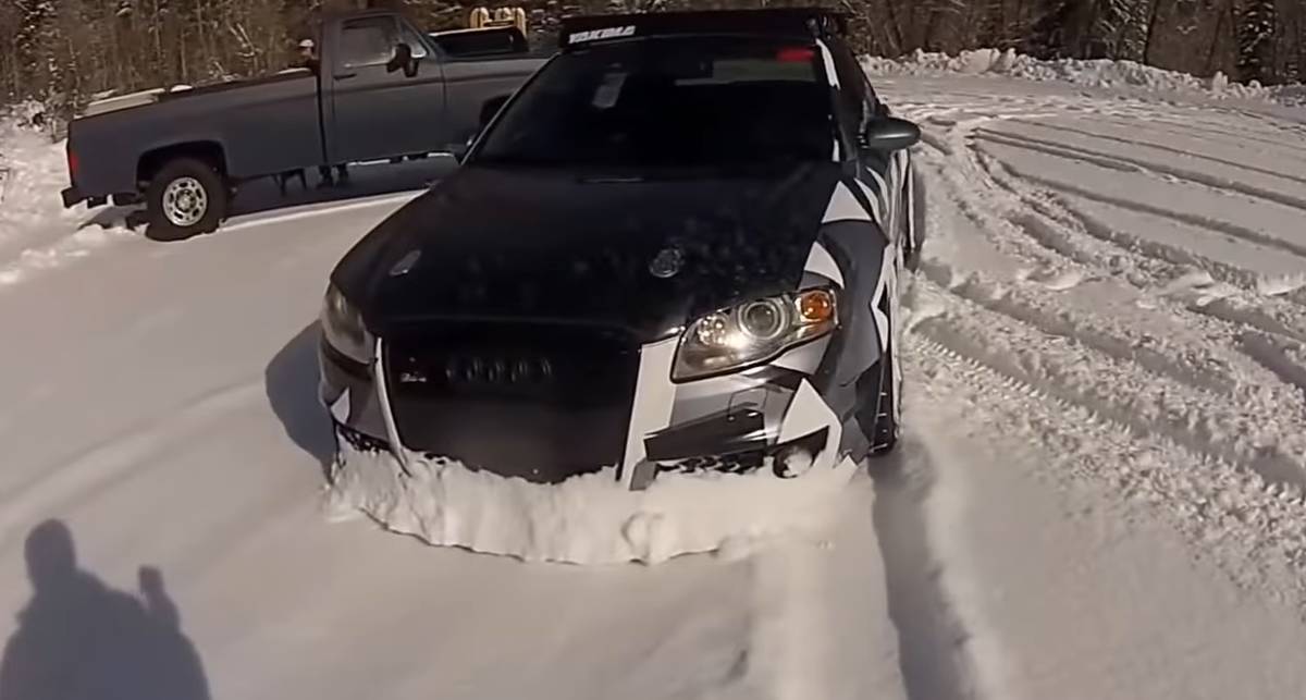 Как использовать Audi RS4 B7 для расчистки снега