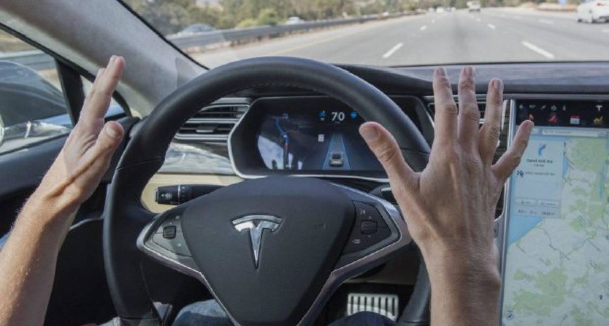 Автопилот-преступник: в США Tesla с пьяным водителем и автопилотом устроила гонки с копами