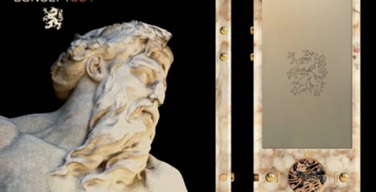 Телефон из камня и сапфира