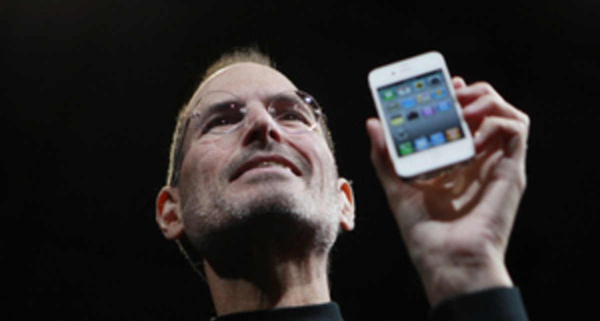 За сутки предварительный заказ на iPhone 4 оформили более полумиллиона человек