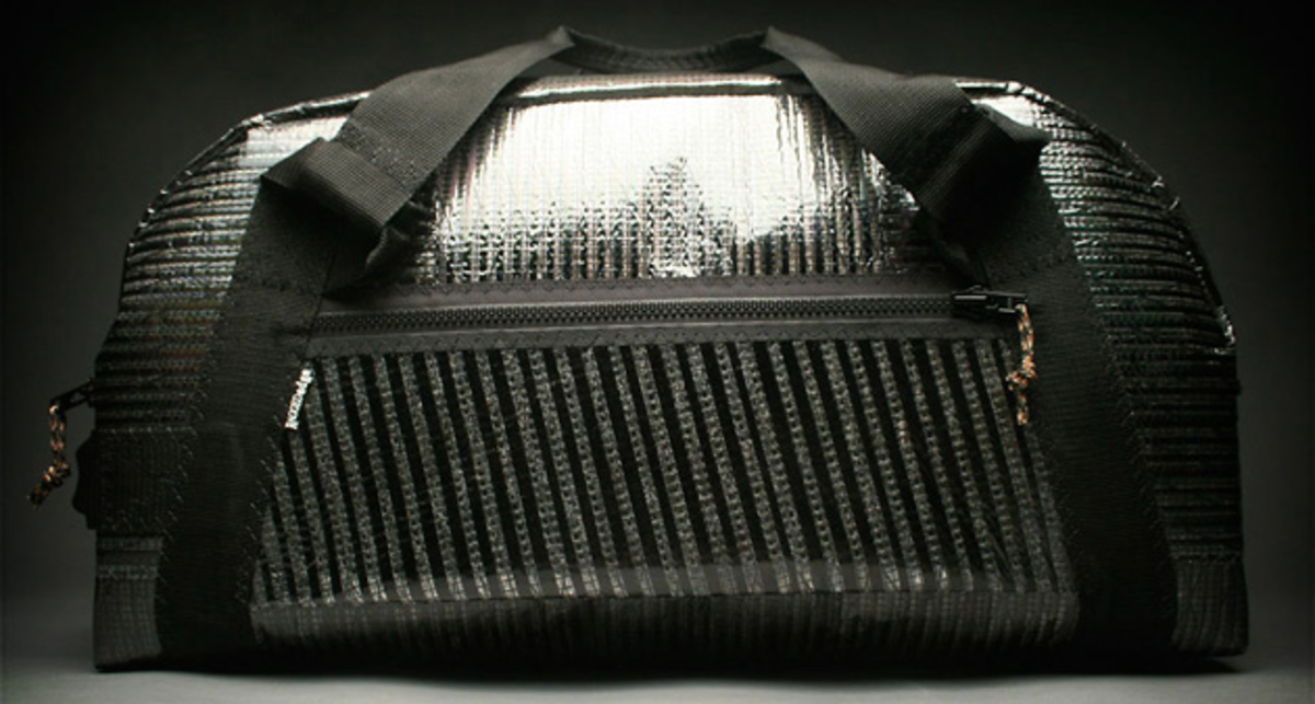 Спортивные сумки: теперь из карбона