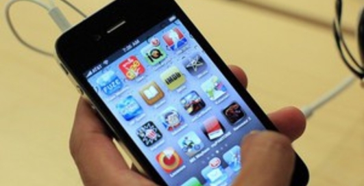 Из-за проблемы с антенной iPhone 4 не попал в список рекомендованных товаров в США