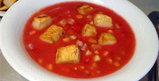 Готовим холодный испанский суп