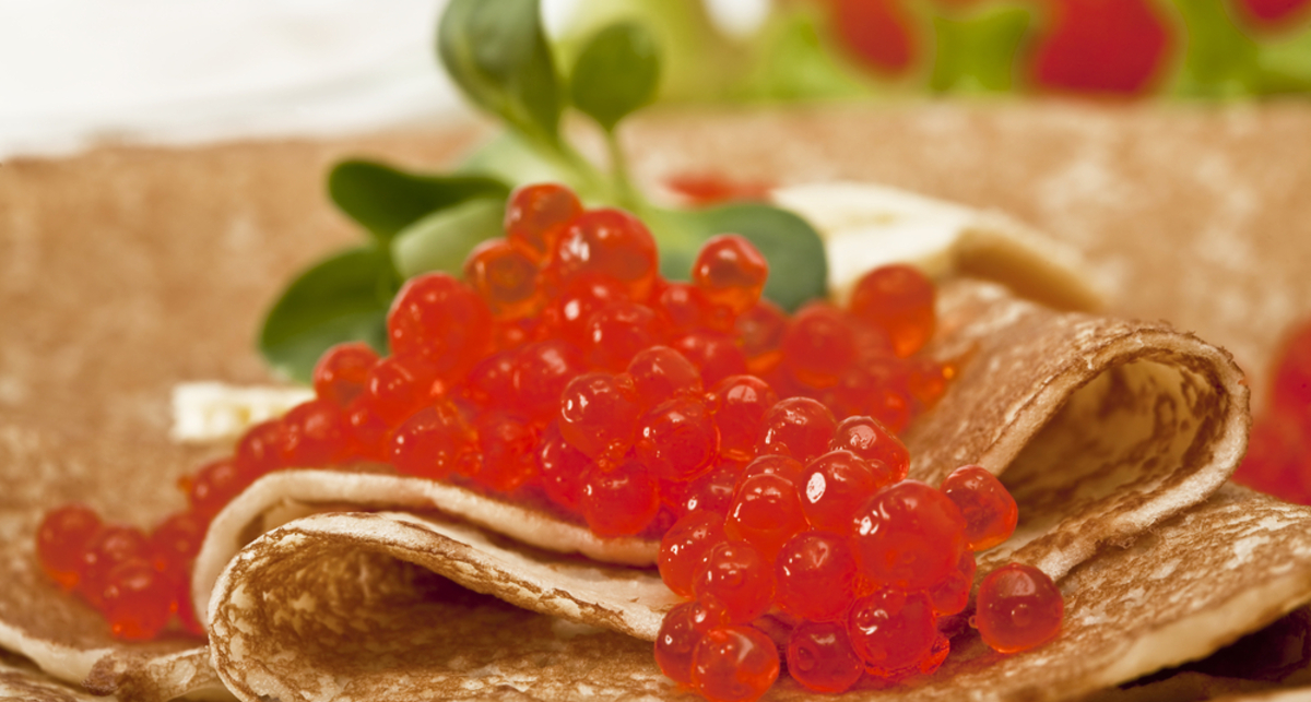 Мужская еда: как приготовить блины с икрой