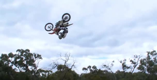 Первое в мире сальто на мотоцикле