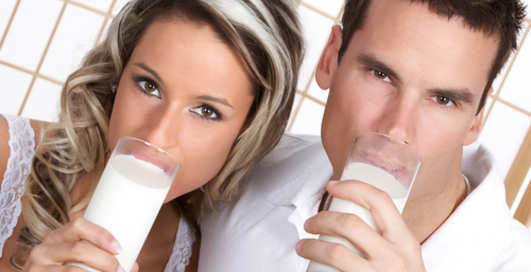 Ученые: молоко защищает мужчин