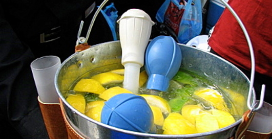 Пей ведрами: коктейль Gin Bucket