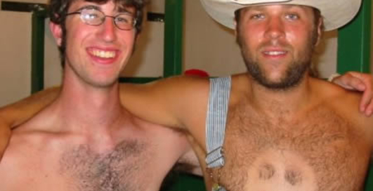 Выстригай и отжигай: что сделать с волосами на груди