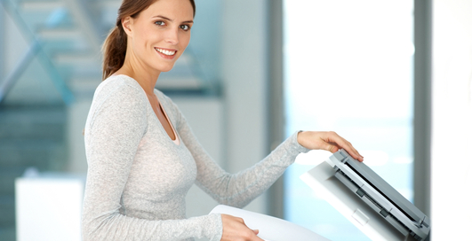 Курсы секретарш: грудь на ксерокс!