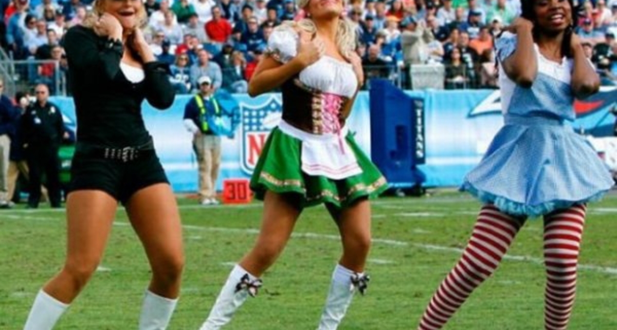 Маскарад на Хэллоуин: сексуальные чирлидерши