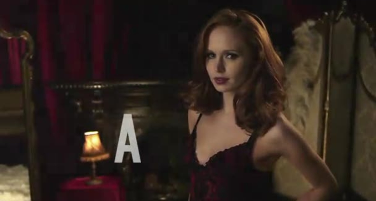 Играем на женщине: из красавиц сделали ноты